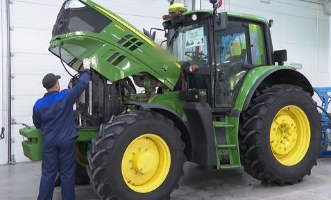 Программа "О хлебе насущном": аграрии на чемпионате "Профессионалы" и как стать трактористом