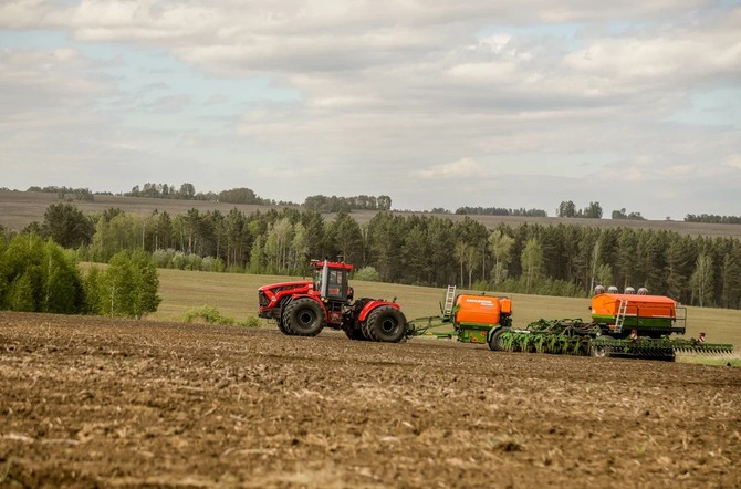 Аграрии Красноярского края завершили посевную: больше, чем планировали, посеяли рапса, гороха и посадили овощей