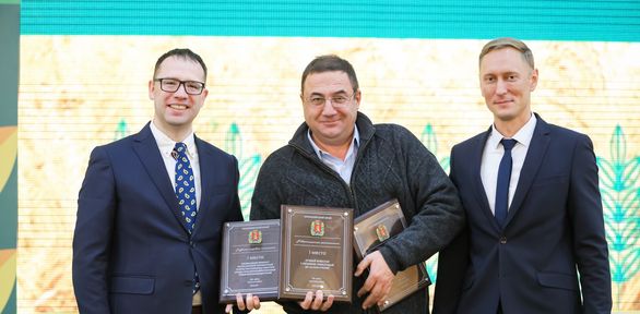 В Красноярском крае передовые предприятия АПК удостоены «Золотых колосьев» и памятных знаков