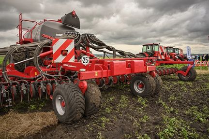 Агропромышленные предприятия Красноярского края получили более 1,2 млрд рублей на обновление техники и оборудования